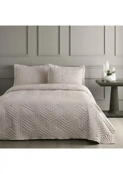 Yatak Örtüsü Karşılaştırması: Linens Vita Beyaz ve Madame Coco Maryon Bej Modelleri