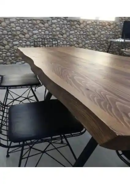 Yemek Masası Seçenekleri: Ahşap ve Endüstriyel Tasarımlarla Modern Çözümler