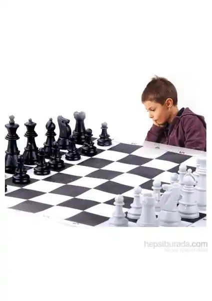 Çocuklar İçin Portatif Satranç Takımı: Zeka ve Kişilik Gelişimini Destekleyen Eğitim Oyunu