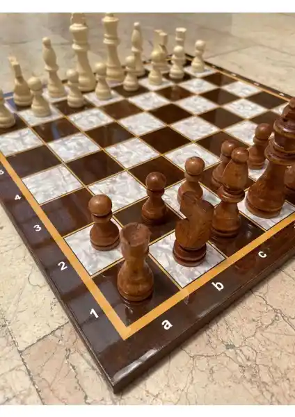 Megame Ahşap Satranç Seti: Estetik ve Dayanıklı Doğal Malzemeden Ürün