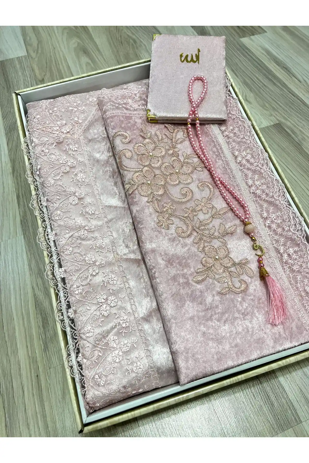 AYHANHOME 4 Parça Seccade Takımı Modern Tasarımı ve Dayanıklı Malzemeleriyle Öne Çıkıyor