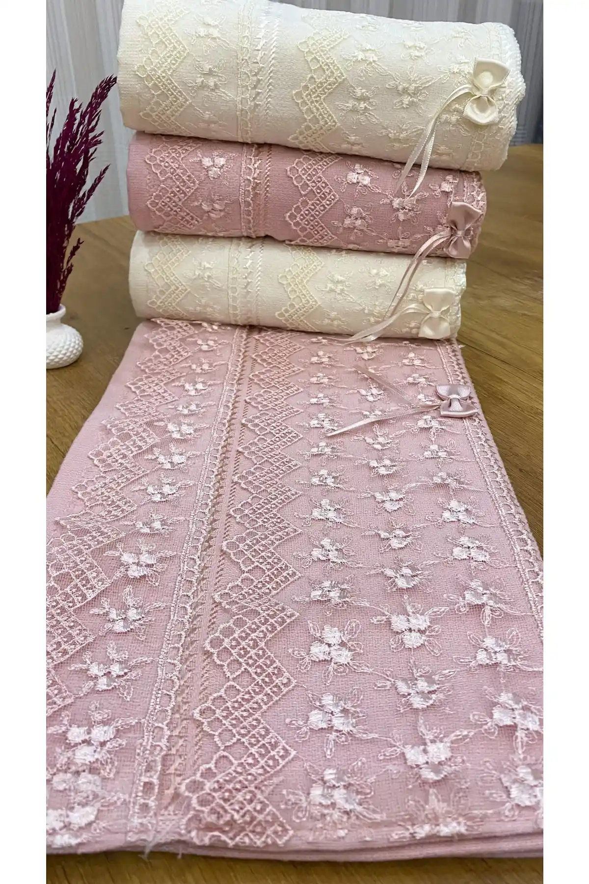 AyhanHome 50x90 Kadife Fiyonklu Güpürlü Havlu Bej Renkli Estetik ve Fonksiyonel Tasarım