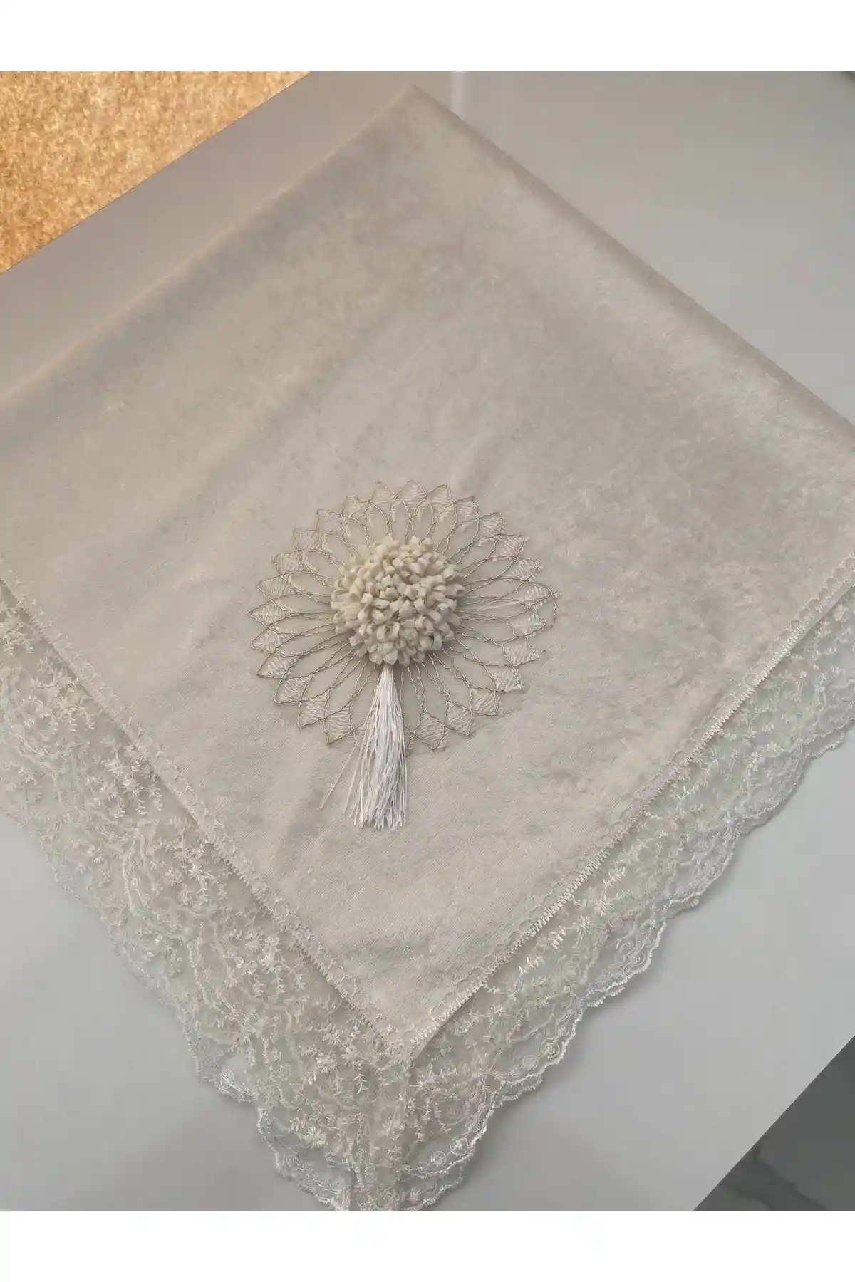 AYHANHOME Kadife 3D Püsküllü Fransız Güpürlü Lüks Çeyizlik Bohça Özellikleri ve Kullanımı