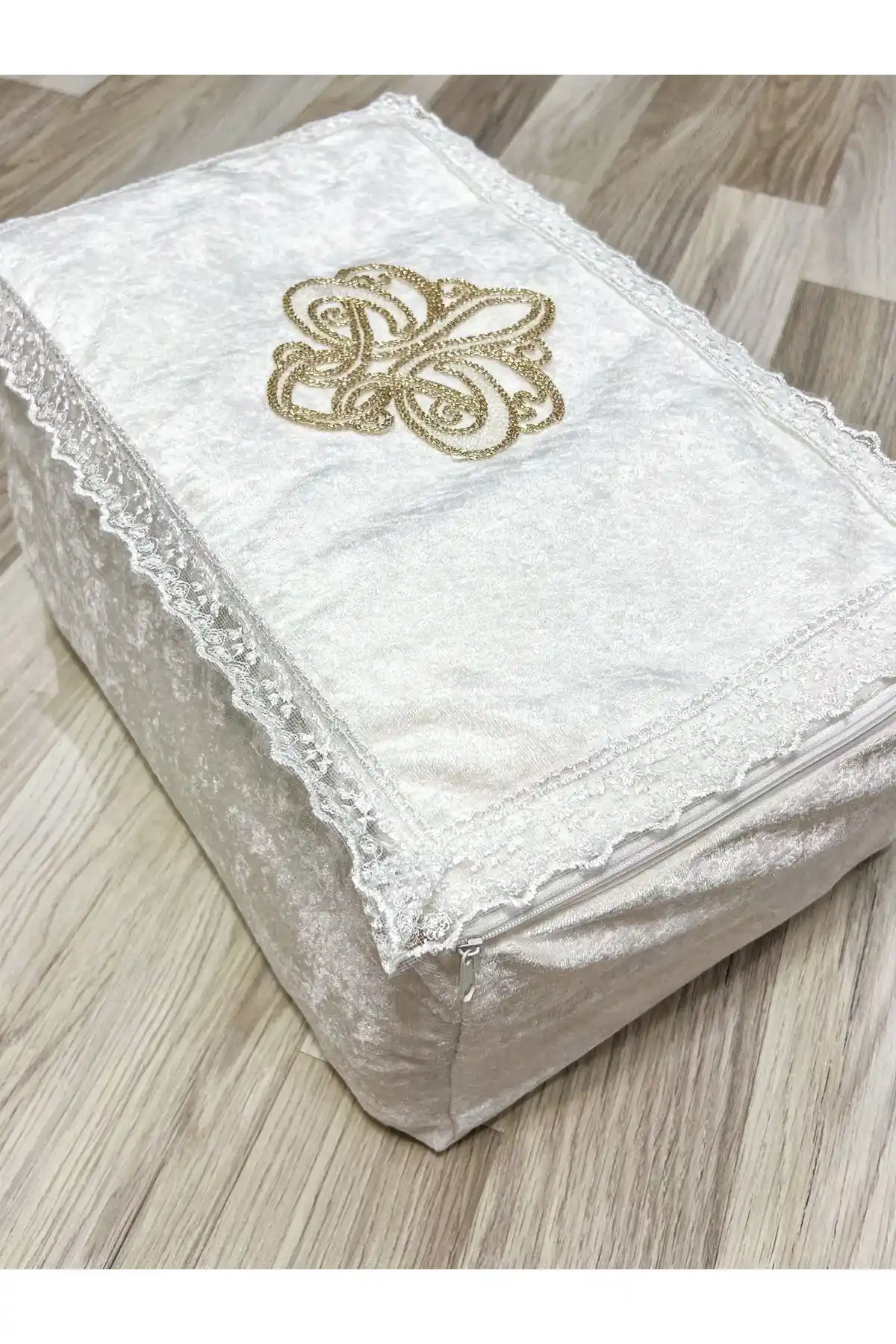 Ayhanhome Şık ve Pratik Hurç Krem Renk Fransız Güpür Detaylarıyla