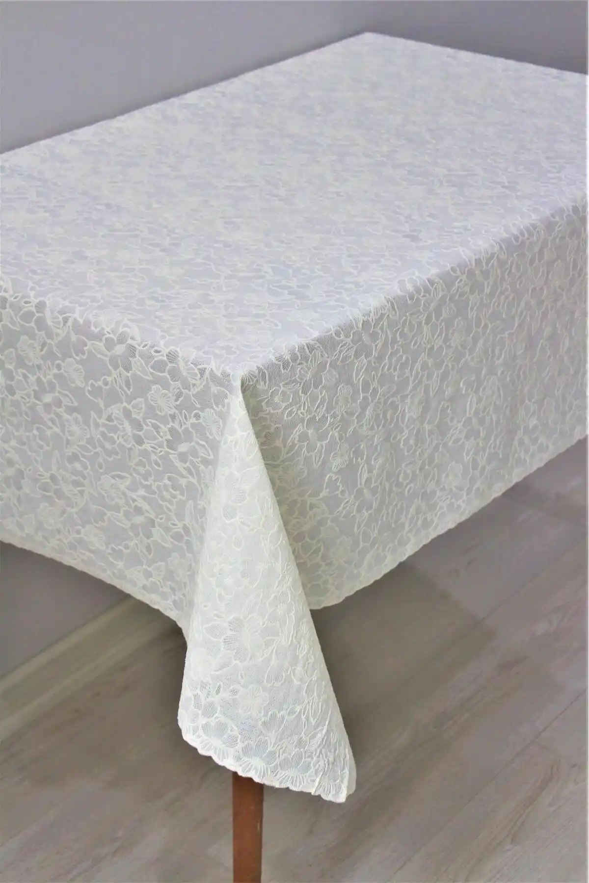 DedeEvTekstil Hazır Dantel Görünümlü PVC Masa Örtüsü Şık ve Pratik Kullanım İçin Uygun