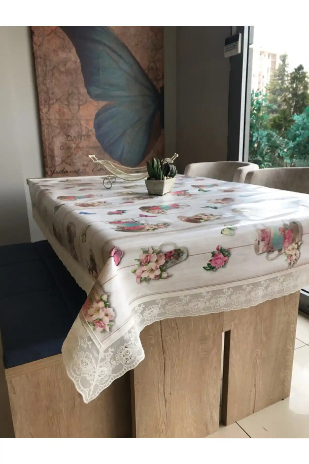 Dekorya PVC Dantelli Renkli Desenli Lüx Masa Örtüsü Estetik ve Dayanıklı Tasarım