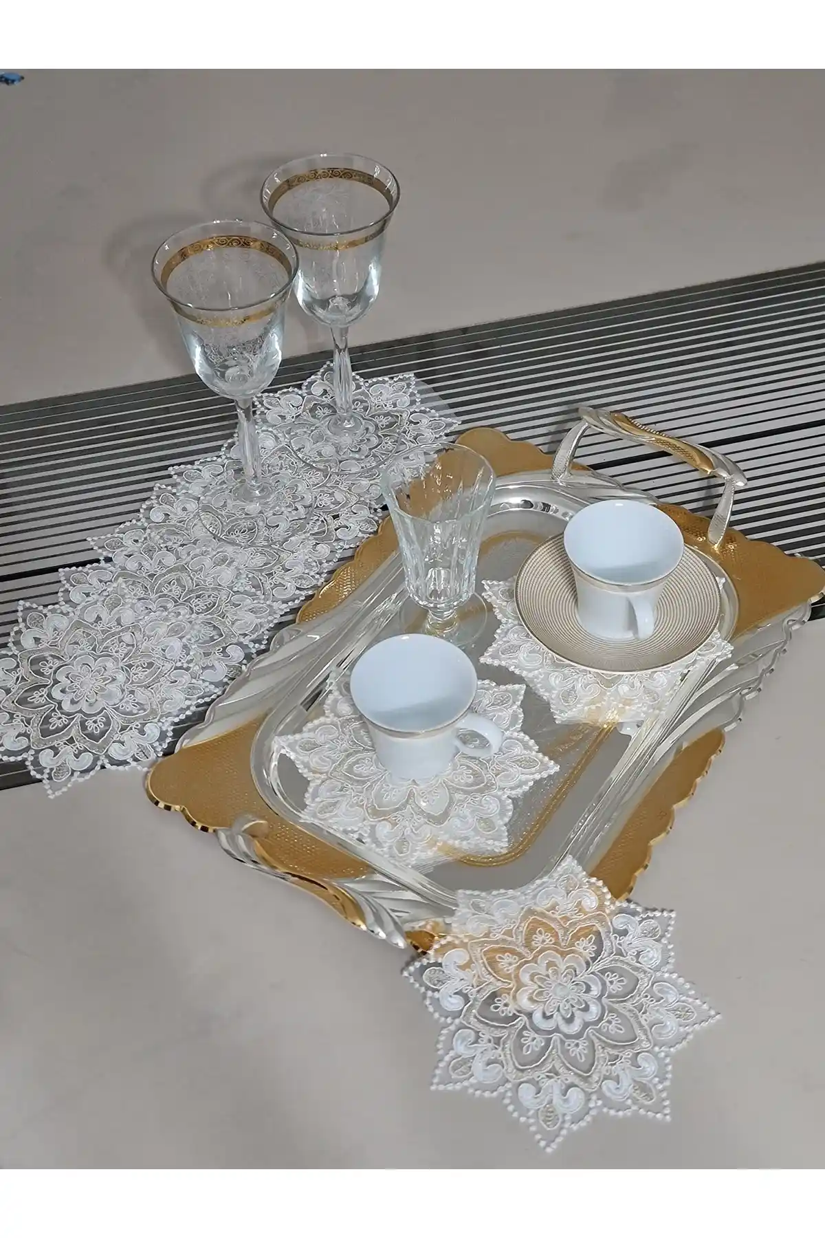 Esteks Dantel ve Tekstil Aksesuarları Fransız Dantelli Dekoratif Peçeteler Özellikleri ve Kullanımı