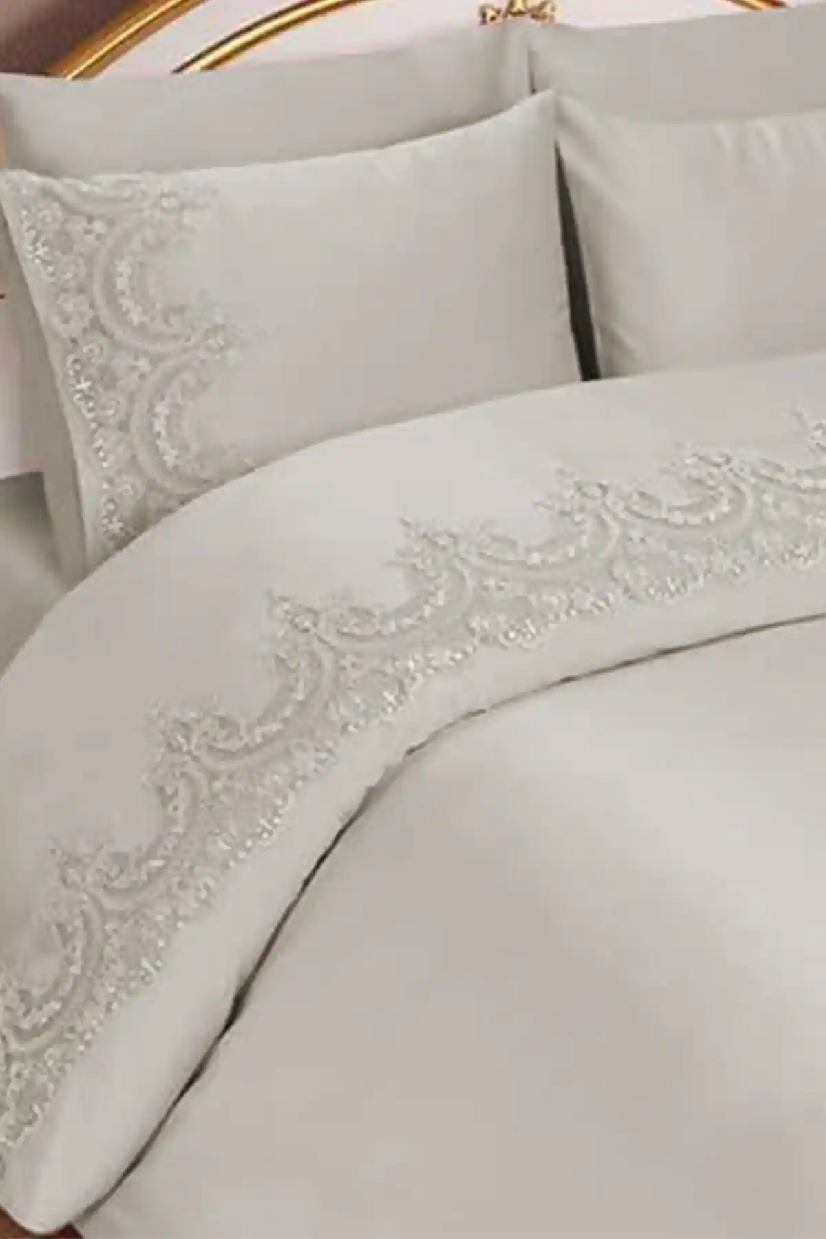 Fransız Güpürlü Sultans Nevresim Takımı Krem Renk Şıklık ve Konfor Sunar