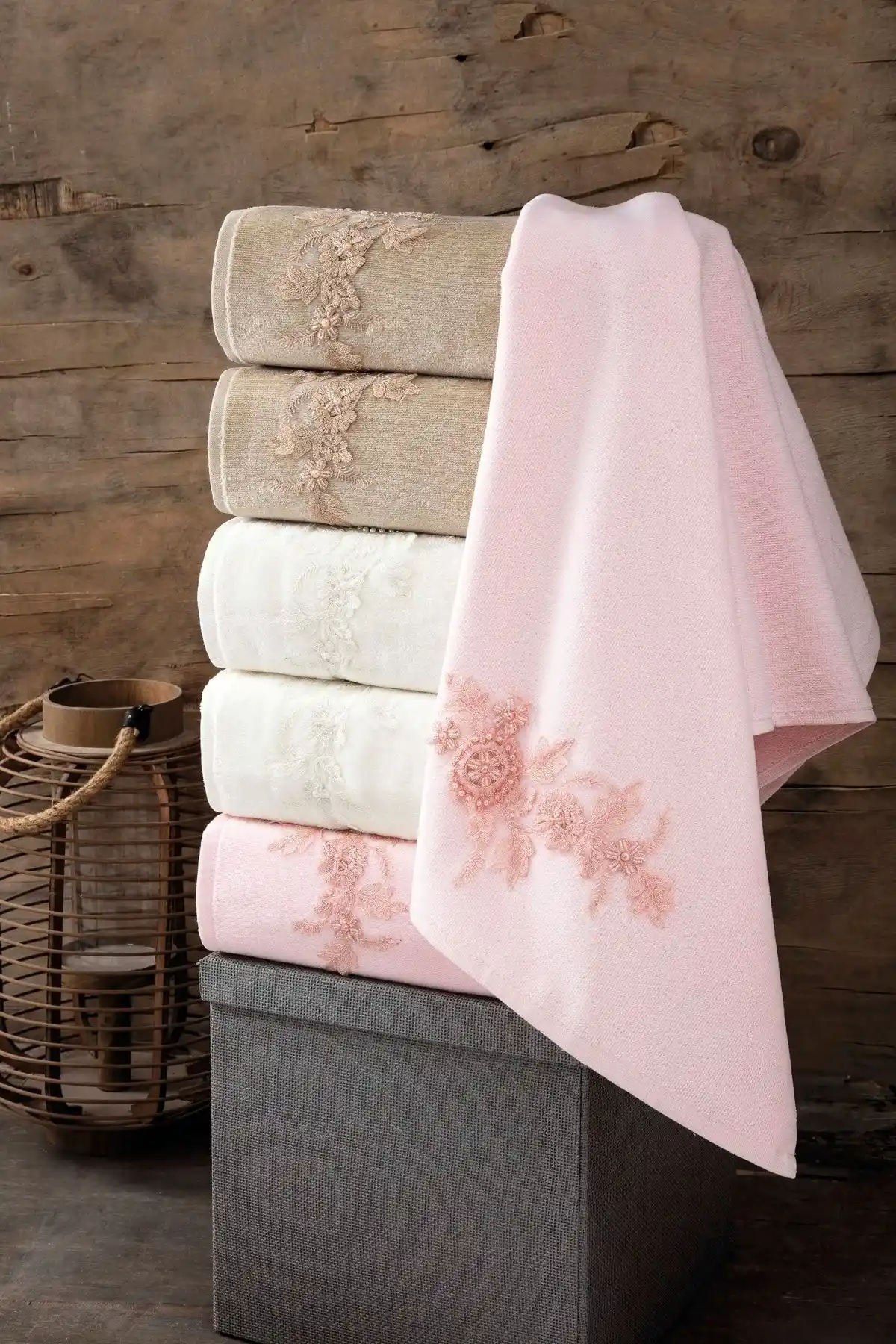 Güvenal Hazal 6'lı Güpürlü Kadife Havlu ile Şıklık ve Fonksiyonellik Bir Arada