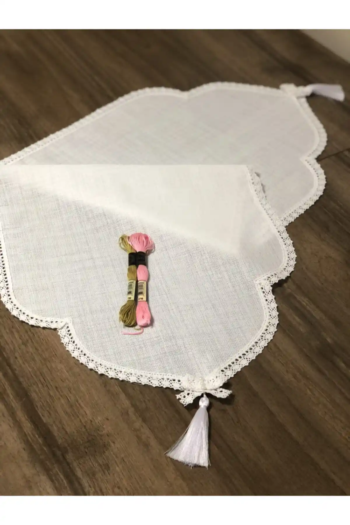 İpekçe Kanavice Linen Etamin Kumaş Runner: Şık ve Dayanıklı Masa Dekorasyonu Ürünü