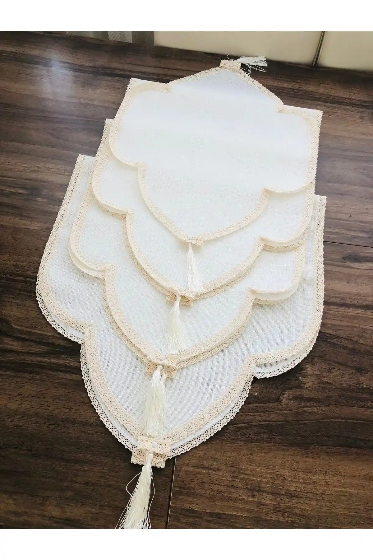 İpekçe Kanavice Püsküllü İşlemelik 4 Parça Salon Takımı Modern ve Şık Tasarım