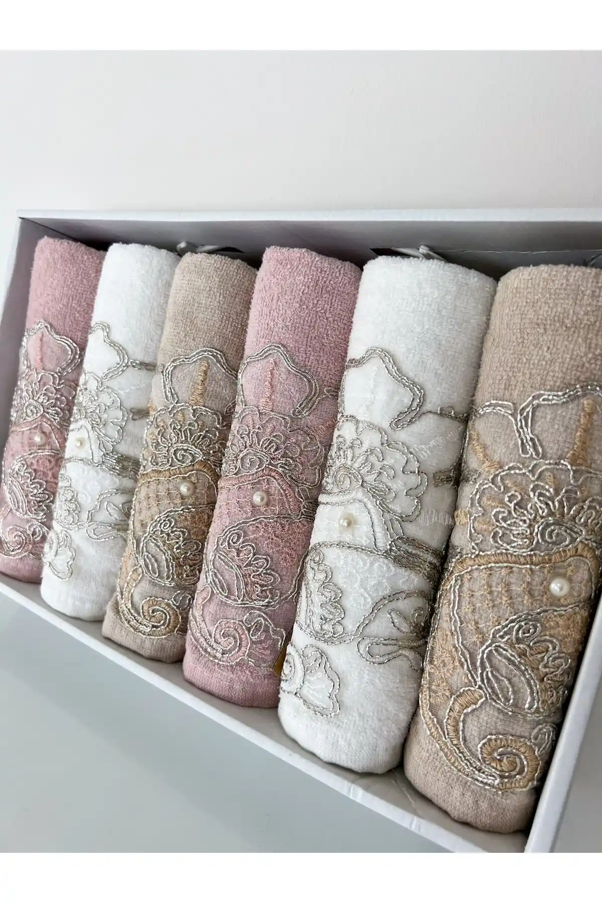 Kadife Malzemeden Üretilmiş Şık ve Dayanıklı 6'lı Havlu Seti