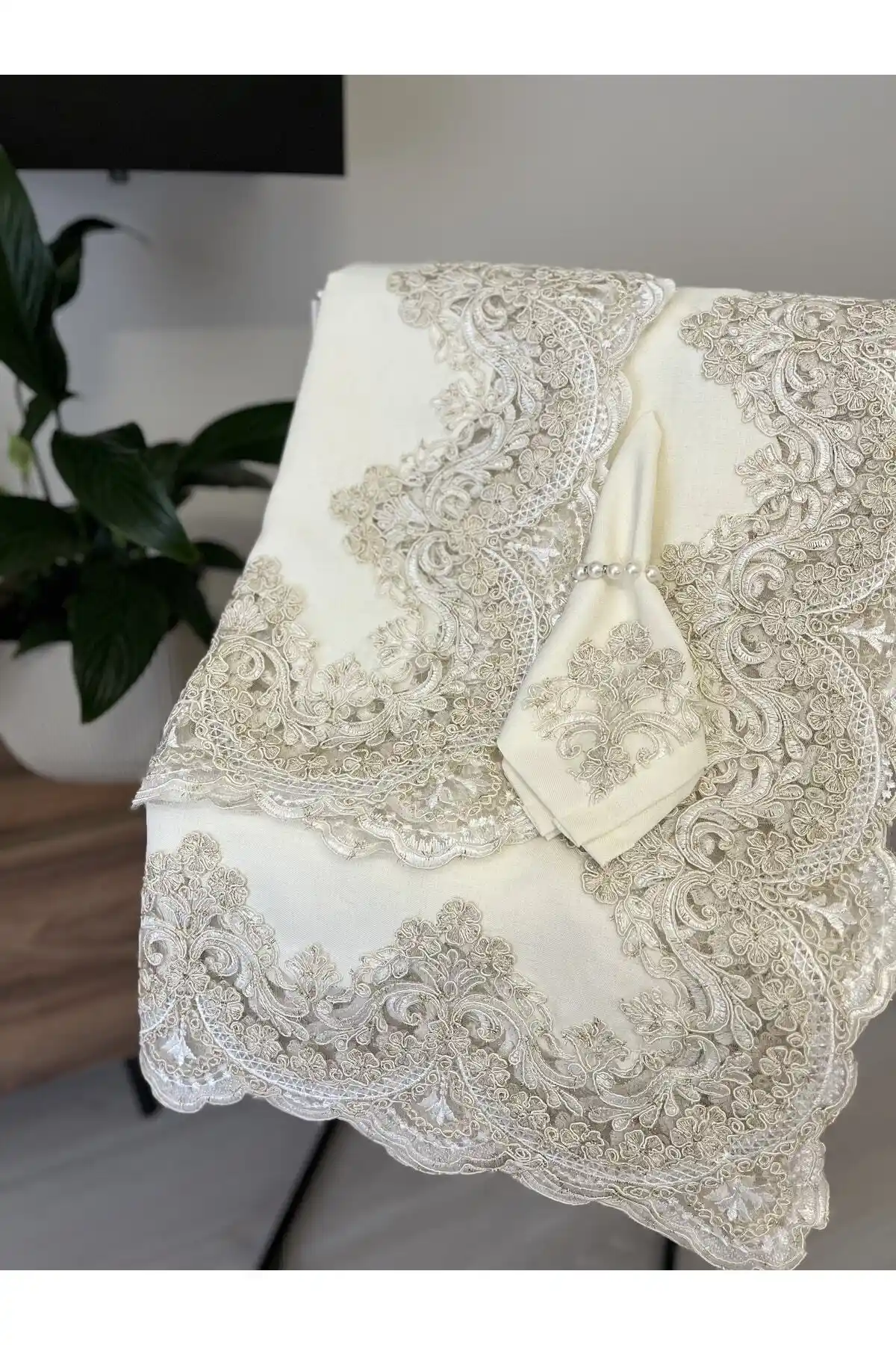 Safir Home Collection Gold Yaprak Masa Örtüsü: Şık ve Doğal Tasarım, Uzun Ömürlü Kullanım İçin Ideal