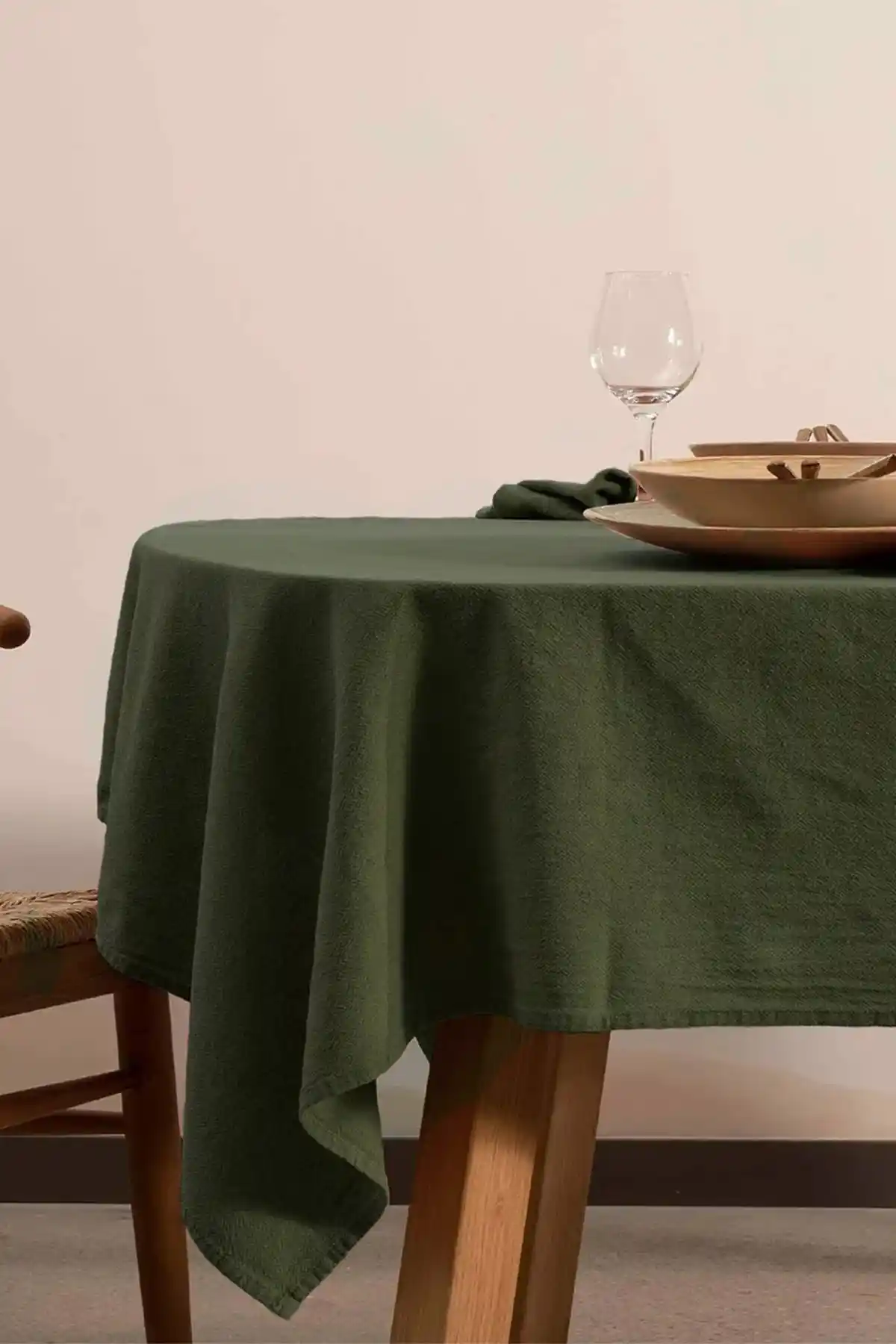 Vivamaison Yıkanmış Pamuk Keten Ceviz Yeşili Masa Örtüsü Estetik ve Dayanıklı Tasarım