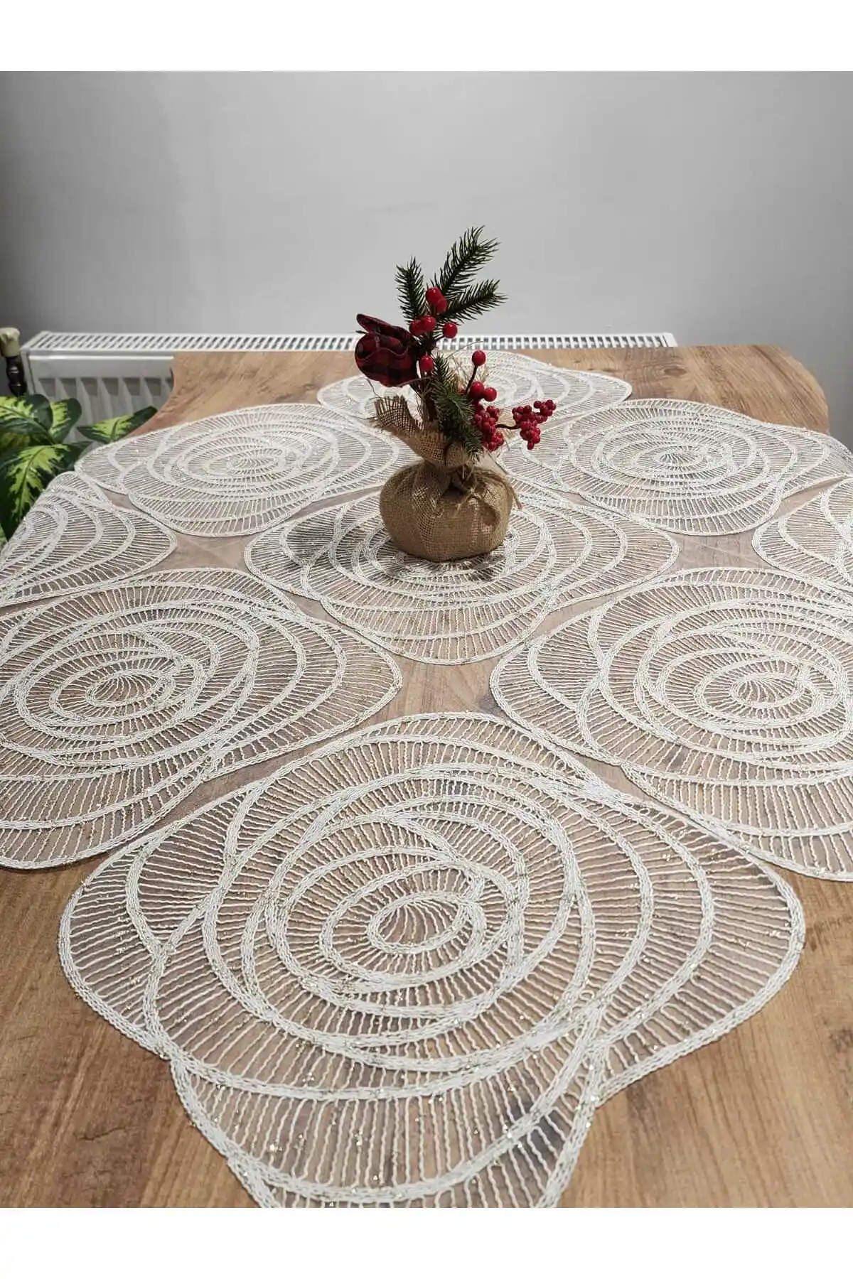 YALINSHOME Lüks Masa Örtüsü ve Fiskos Dantel Altın Simli Ekru Tasarım Özellikleri