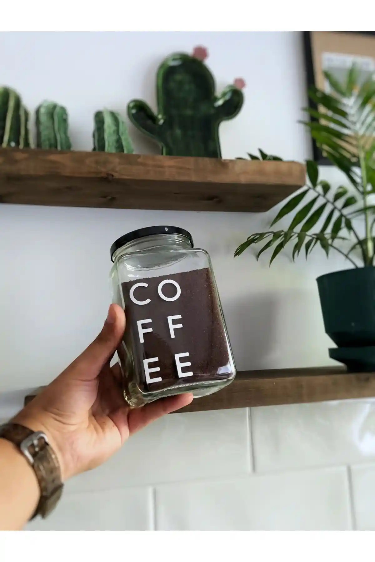 Atölye Merdiven Cam Kavanoz Seti: Şeffaf, Mor ve Etiketli Mutfak Düzeni