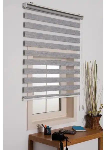 Brillant Bambu Zebra Gri ve Donatti Bambu Zebra Siyah Perde Modelleri Karşılaştırması