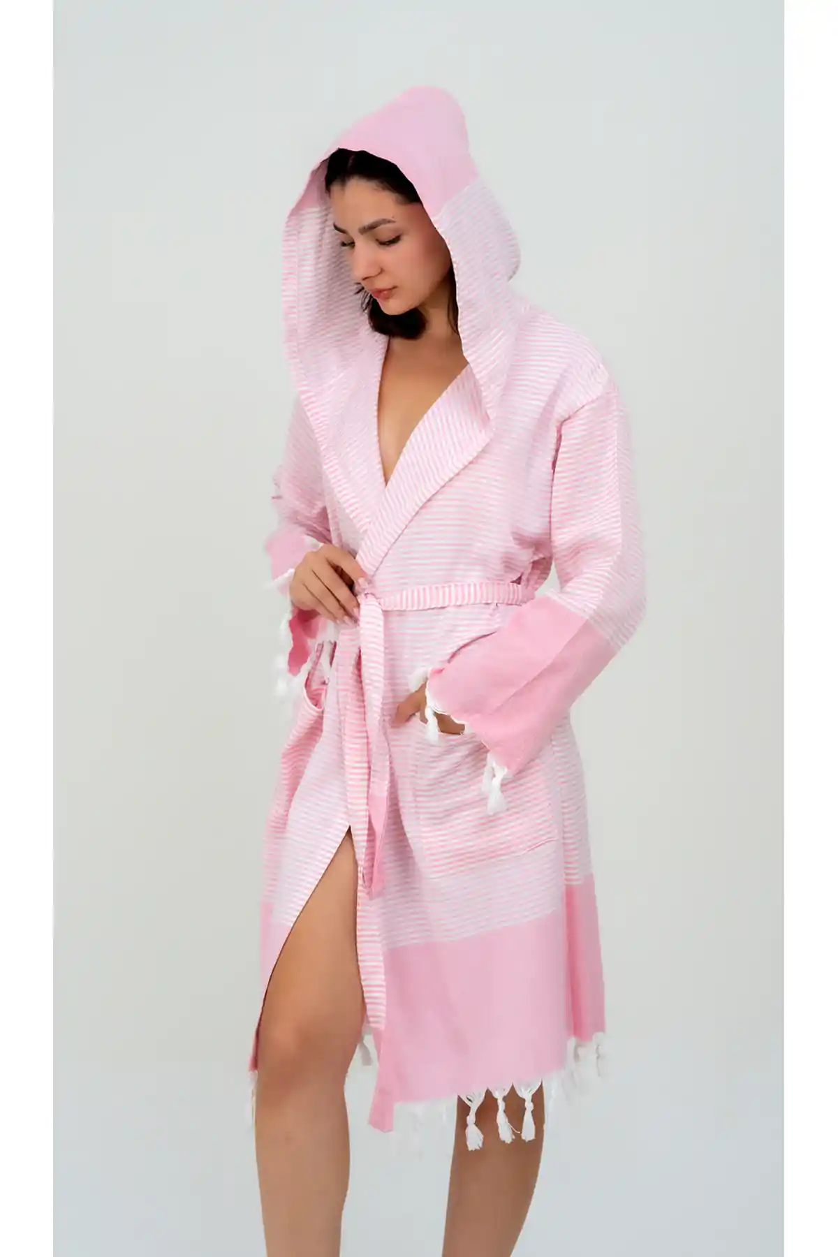 EMİLLİE Hürrem Peştemal Bornoz: Şıklık ve Konforu Bir Arada Sunan Pamuklu Tasarım