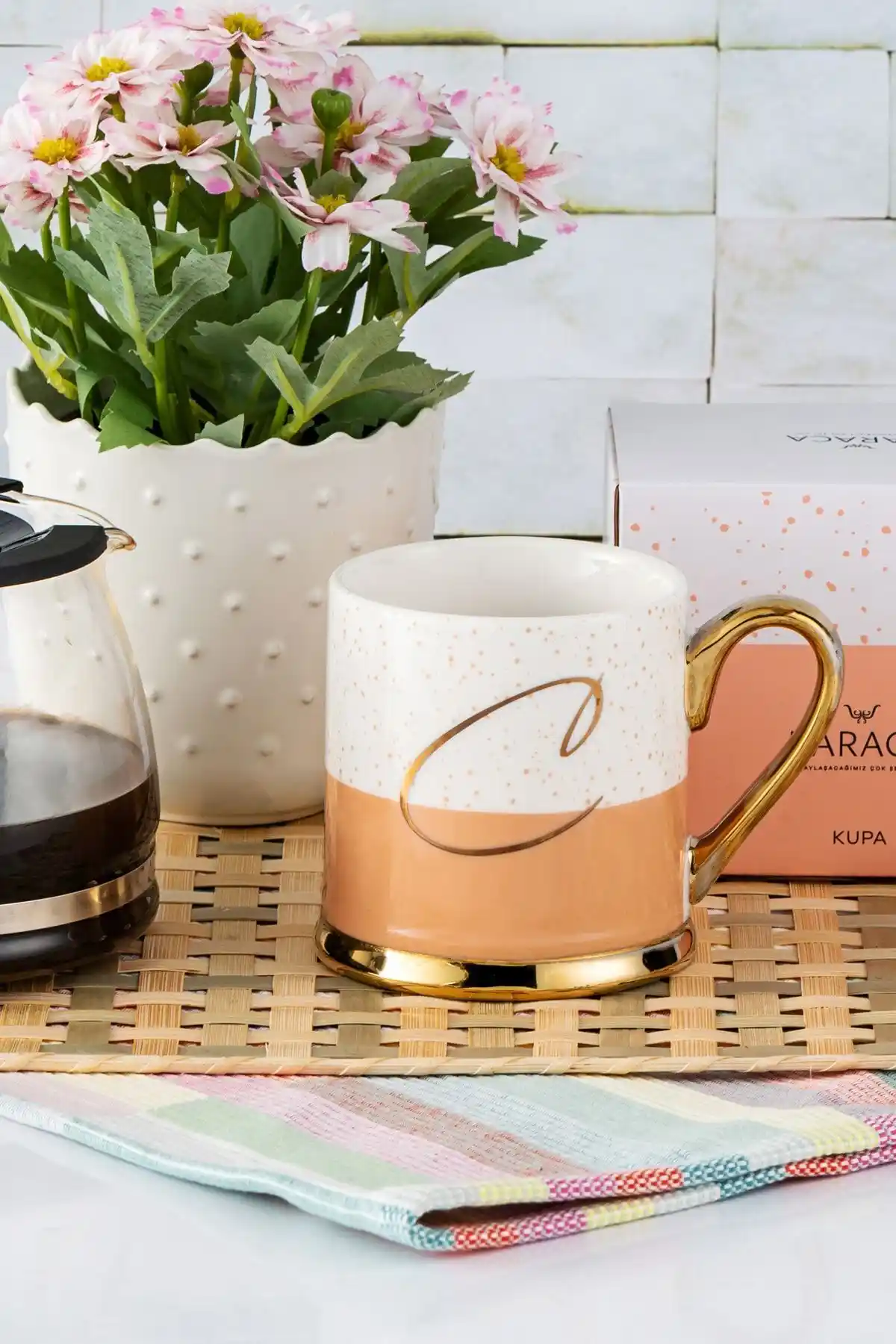 Karaca C Harfli Mug: Estetik ve Fonksiyonel 330 ml Gri Porselen Kupa