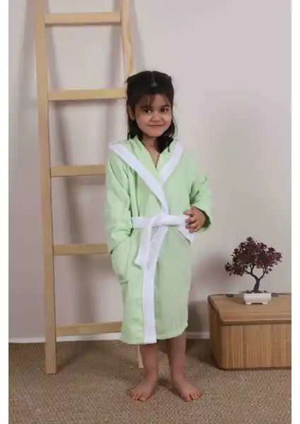 Lavin ve Oyalı Textile Kapüşonlu Çocuk Bornozları: Kumaş, Tasarım ve Kullanım Karşılaştırması