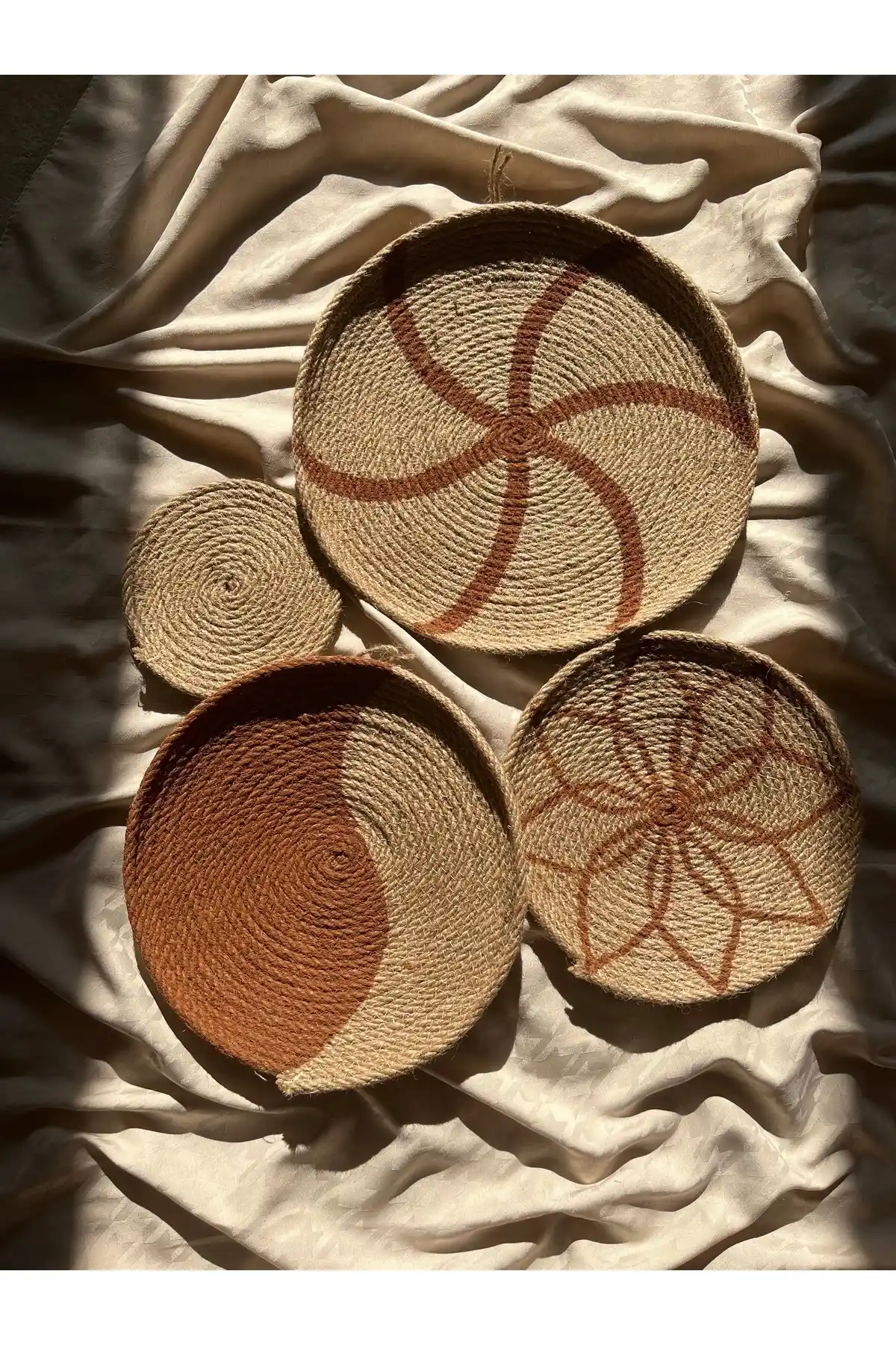 NİLİZM ART Bohem Hasır Duvar Tabağı Tarçın Renk 4 Parça Set ile Sıcak Dekorasyon