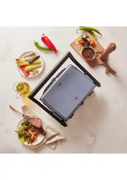 Karaca Gastro Grill Glass Premium 2400W: Geniş Kapasiteli Şık ve Dayanıklı Izgara ve Tost Makinesi