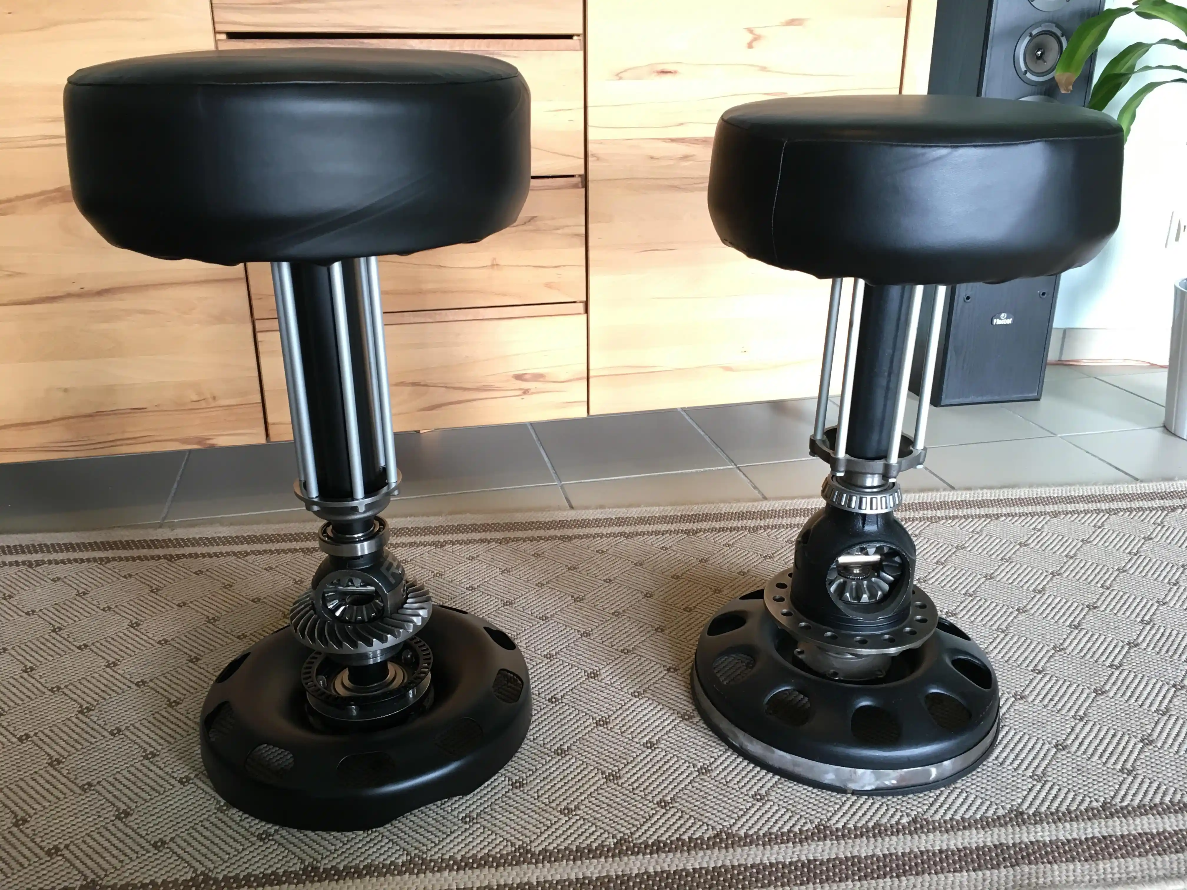 Alman Spor Arabası Diferansiyel Dişlileriyle Tasarlanan Dayanıklı ve Estetik Tabureler