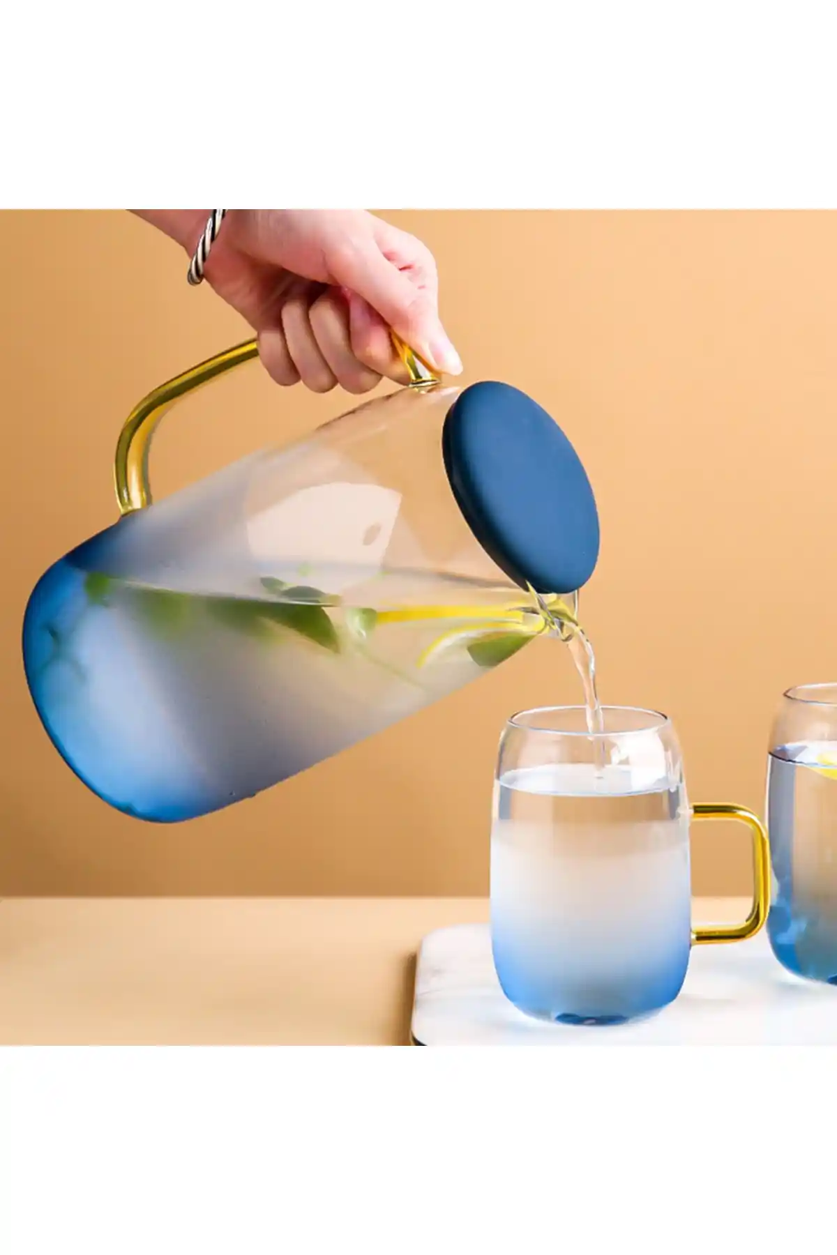 BehiLa Blue Life Borosilikat Cam Sürahi 1500 ml dayanıklı ve şık içecek servisi için ideal