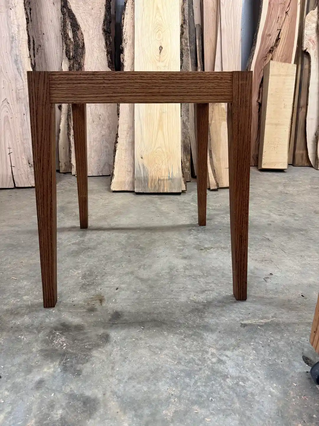 Çeyrek Kesim Rift Kızıl Meşe Yuvarlak Yemek Masası Tasarımı ve Bağlantı Teknikleri