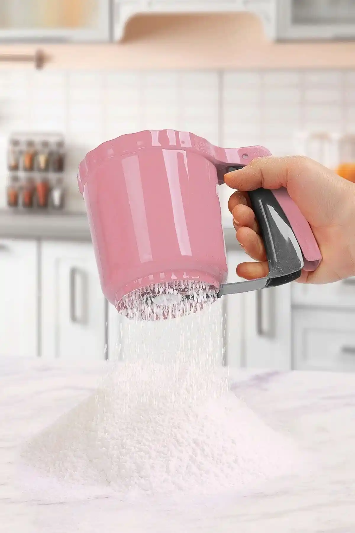 Çok Amaçlı Plastik Un ve Pudra Şekeri Eleği: Pratik ve Dayanıklı Mutfak Gereçleri