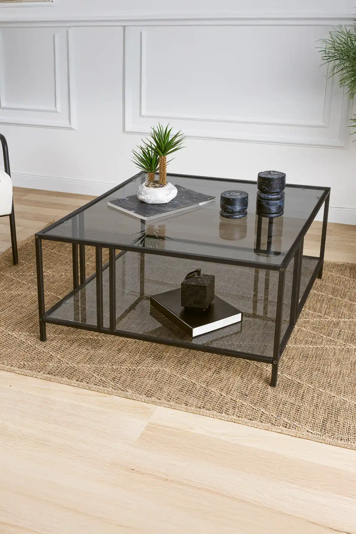 DEKOPRATİK Uranüs Orta Sehpa Füme Cam Modern Tasarım ve Dayanıklılık Özellikleri