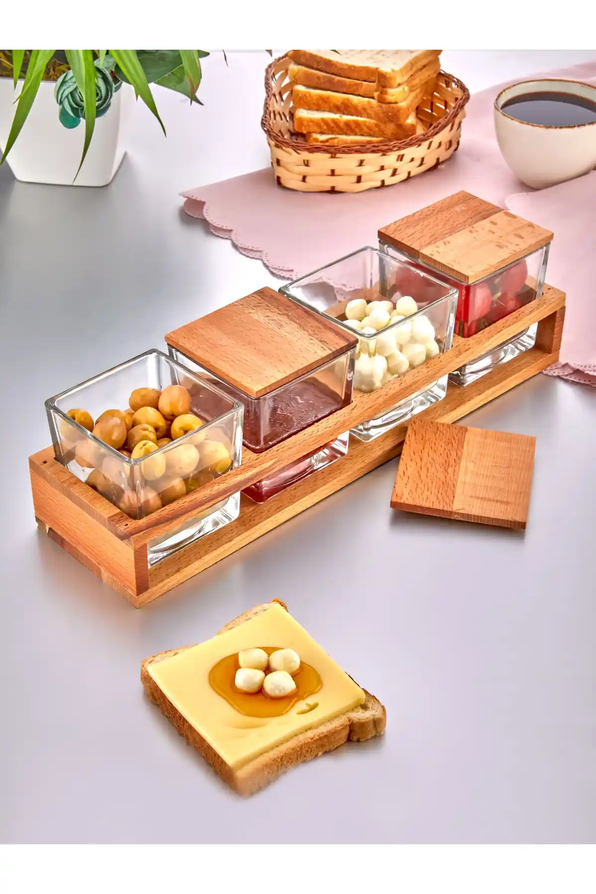 İLİVA 4'lü Ahşap Standlı Kapaklı Cam Kahvaltılık ve Çerezlik Seti İncelemesi