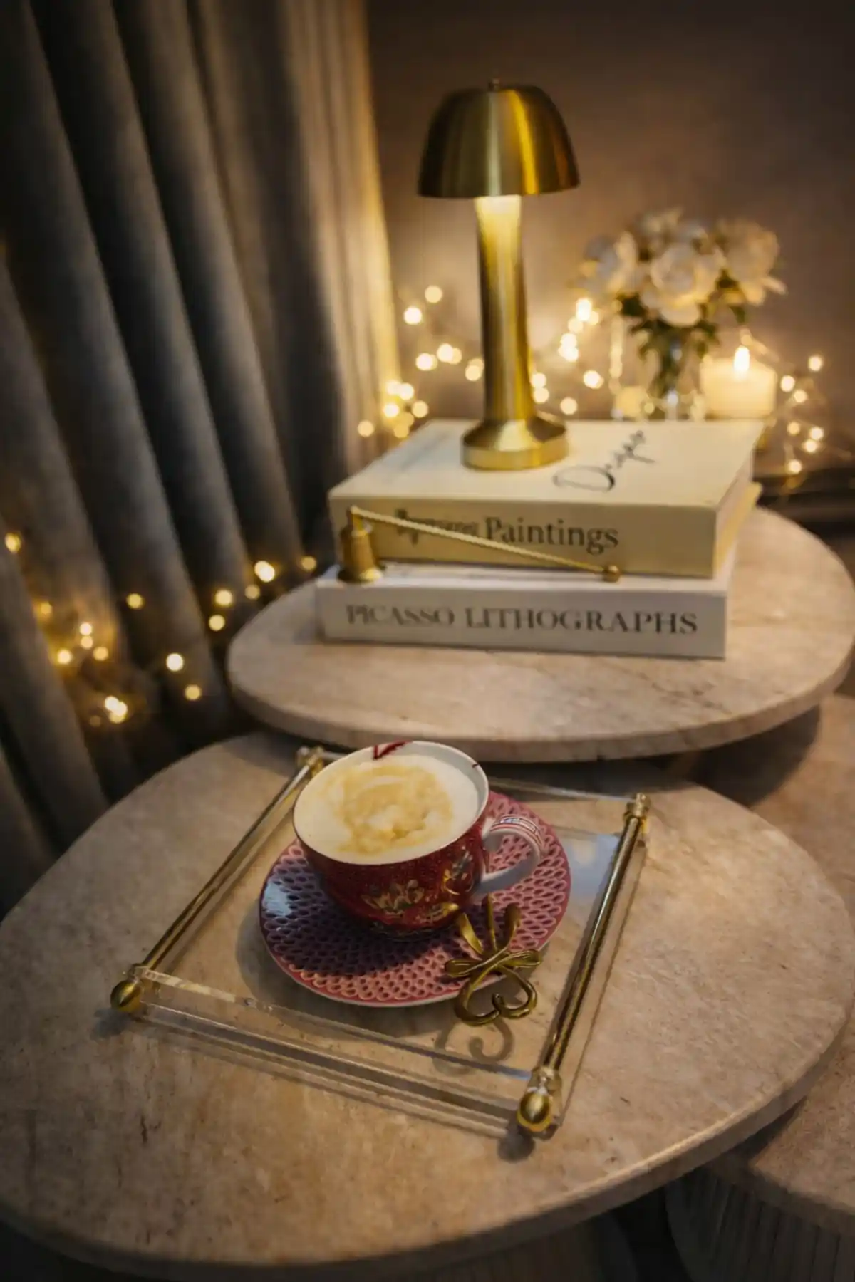 Innossa Pleksi Dekorasyon Ürünü Parlak Gold Pirinç Kulp ve Şeffaf Sunum Tepsisi