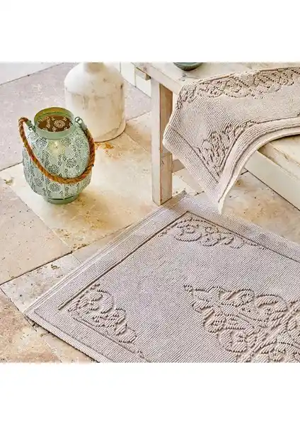 Karaca Home Milly Krem 2li Paspas Seti: Estetik ve Fonksiyonellik Bir Arada