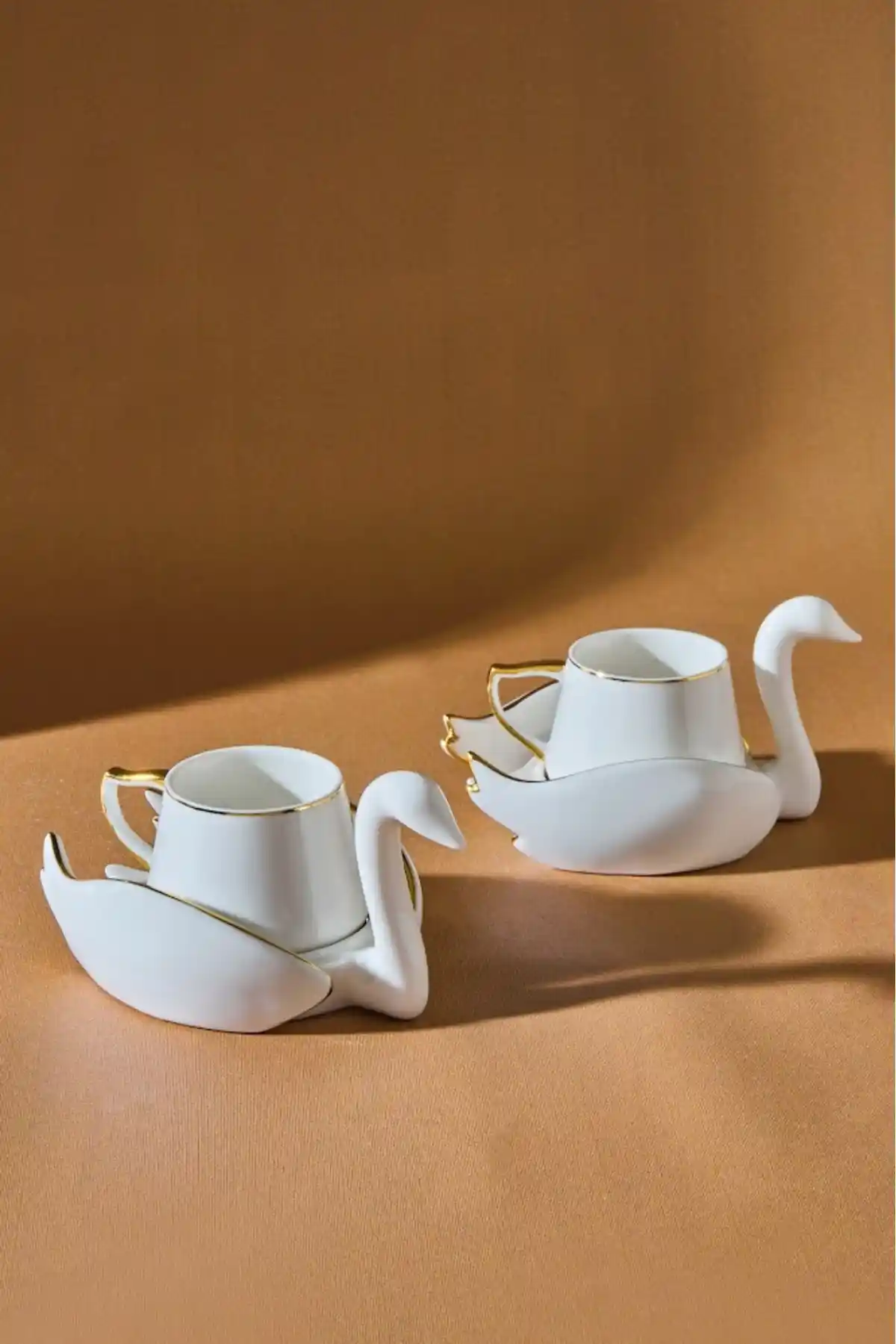 Karaca Kuğu 2 Kişilik Kahve Fincan Takımı Modern ve Şık Tasarımıyla Öne Çıkar