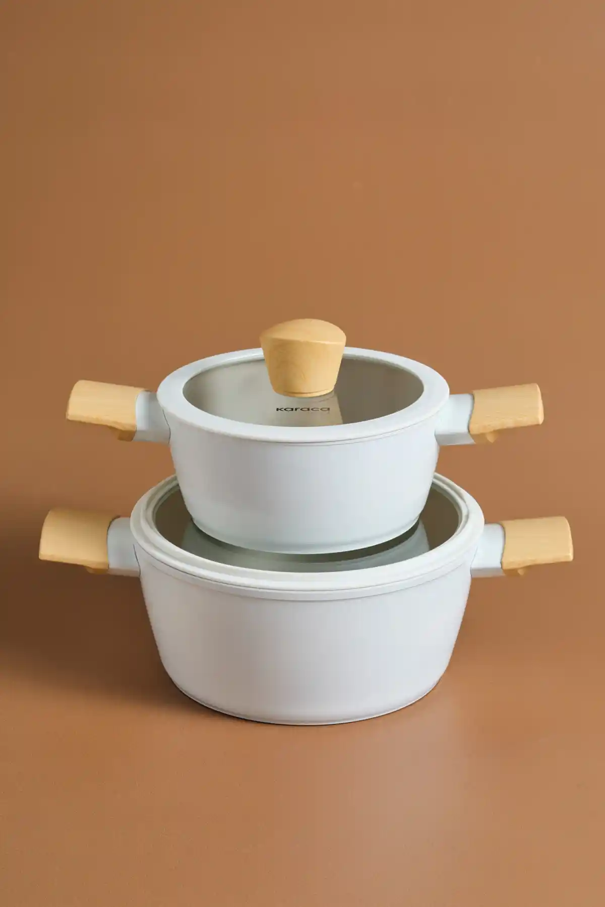 Karaca ve Refika İş Birliğiyle Tasarlanan Swiss Crystal Almond Cream Tencere Seti İncelemesi