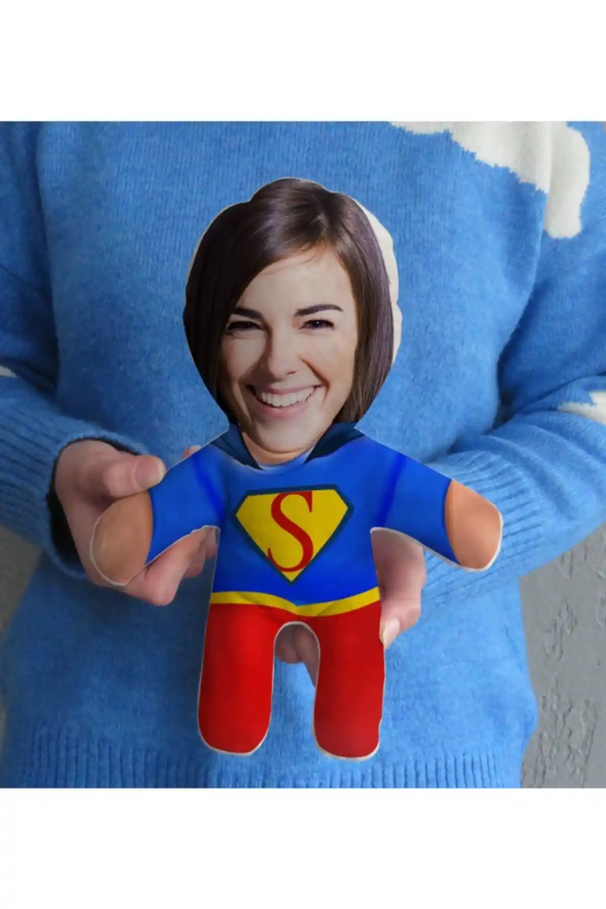 Kişiye Özel Fotoğraflı ve Pelerinli Kadın Süper Kahraman Bebek Yastık Dekorasyon ve Hediye Seçenekleri
