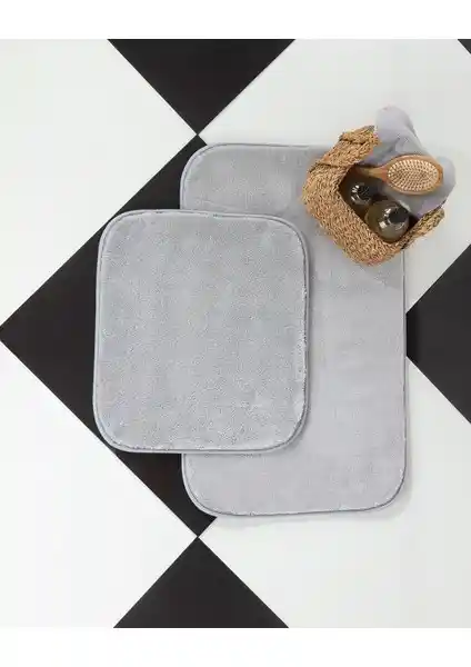 Madame Coco Carol ve Eze Banyo Paspası Karşılaştırması: Boyut, Malzeme ve Güvenlik Özellikleri