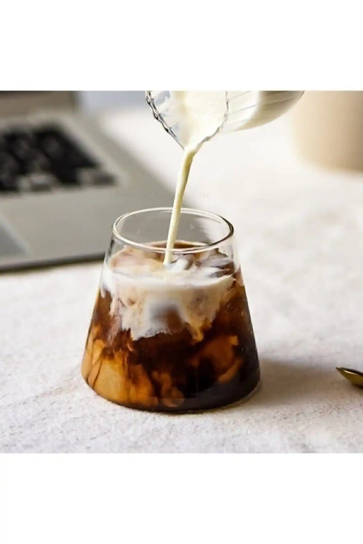 Magnolia Borosilikat Cam Bardak 300 ml Şık ve Dayanıklı İçecek Sunum Aracı