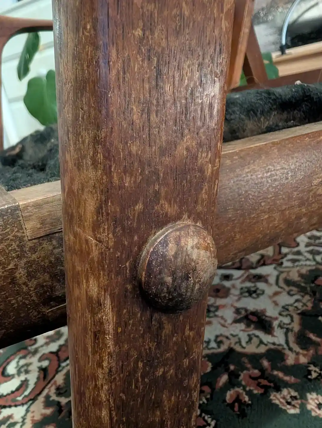 Orta Yüzyıl Koltuğu Restorasyonunda Hasar Onarımı ve Yüzey Yenileme Teknikleri