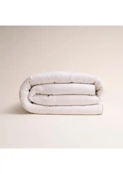 Penelope Lisa Kaz Tüyü Yorgan Seti: Doğal Malzemelerle Konfor ve Sağlık Odaklı Uyku Çözümü