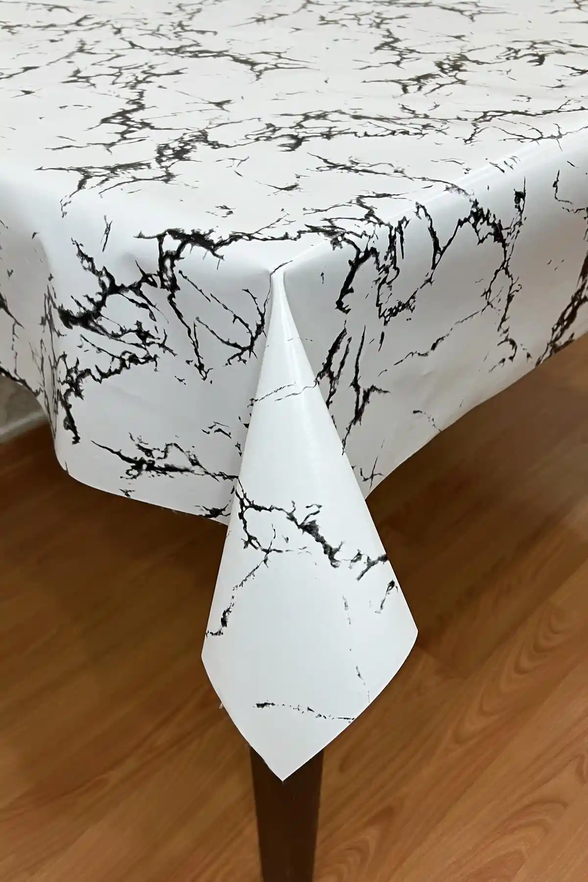 Pimula Home PVC Kaymaz Elyaf Astarlı Masa Örtüsü Dayanıklı ve Estetik Tasarım
