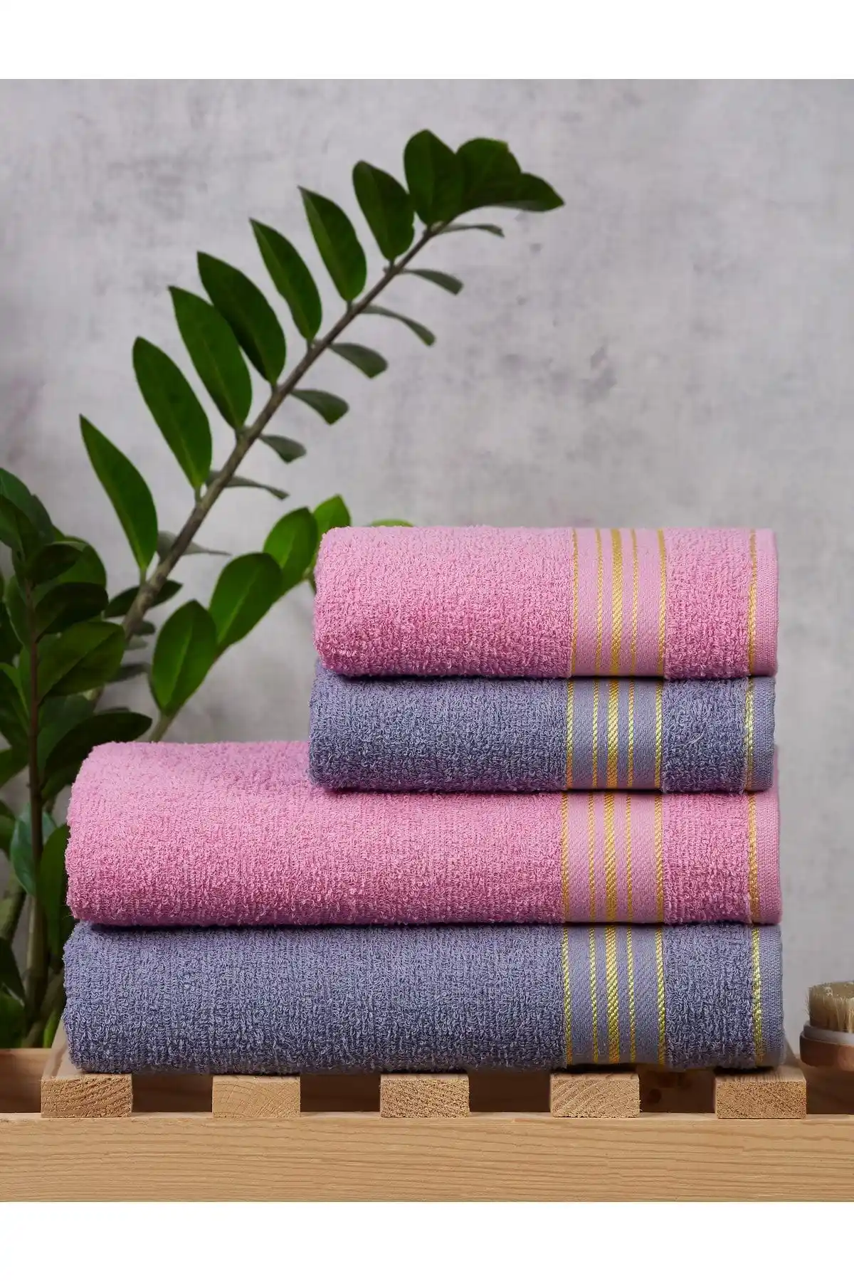 SARİNA Renkli Pırlanta Banyo Havlu Seti: Estetik ve Fonksiyonellik Sunan 4 Parça Tasarım