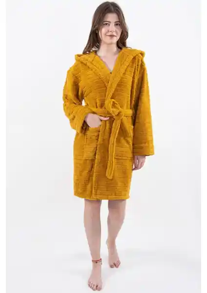 MaisonArt Comfy ve Zeynep Tekstil Penguen Nakışlı Kapşonlu Bornozların Karşılaştırması