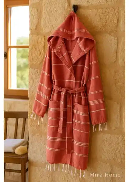 Mira Home ve Rozet Tekstil Kapüşonlu Bornoz Karşılaştırması: Özellikler ve Kullanım Alanları