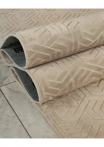 Trivago Halı ve Valery Home Yıkanabilir Halı Karşılaştırması ve Özellikleri