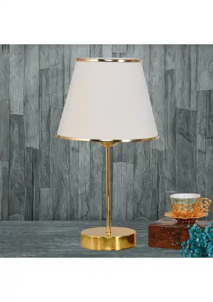 Art&Gift Star Gold Ayaklı Abajur: Modern ve Şık Tasarımıyla Dekorasyonunuza Zarafet Katar