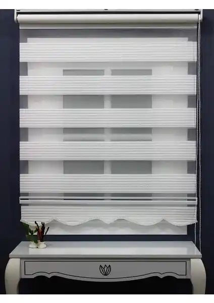 Beyaz Geniş Pliseli Zebra Stor Perde ile Modern ve Şık Dekorasyon Çözümü