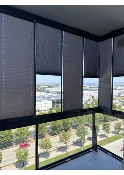 Blind-X Antrasit Plise Katlanır Cam Balkon Perdesi: Estetik ve Fonksiyonellik İçin Uygun Çözüm