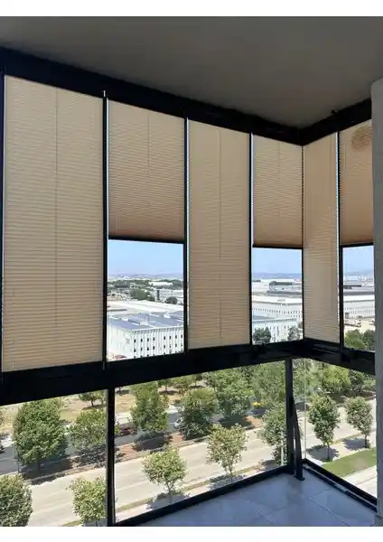 Blind-X Bej Plise Katlanır Cam Balkon Perdesi: Estetik ve Kullanışlı Modern Perde Çözümü